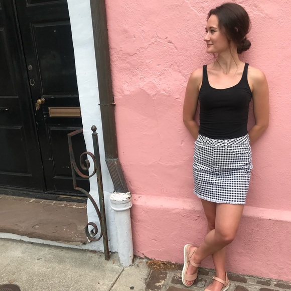 Meet your Posher, Ciara - Picture 1 of 2